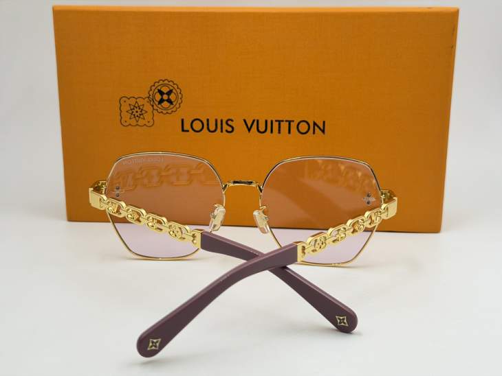 Picture of Louis Vuitton Sunglasses _SKUfw80879829fw